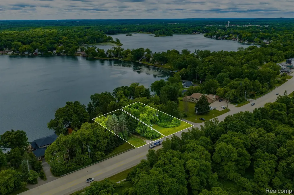 Vl 2 Grand River Road Green Oak Township MI 48116