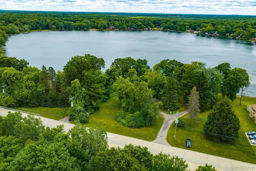 Vl 2 Grand River Road Green Oak Township MI 48116