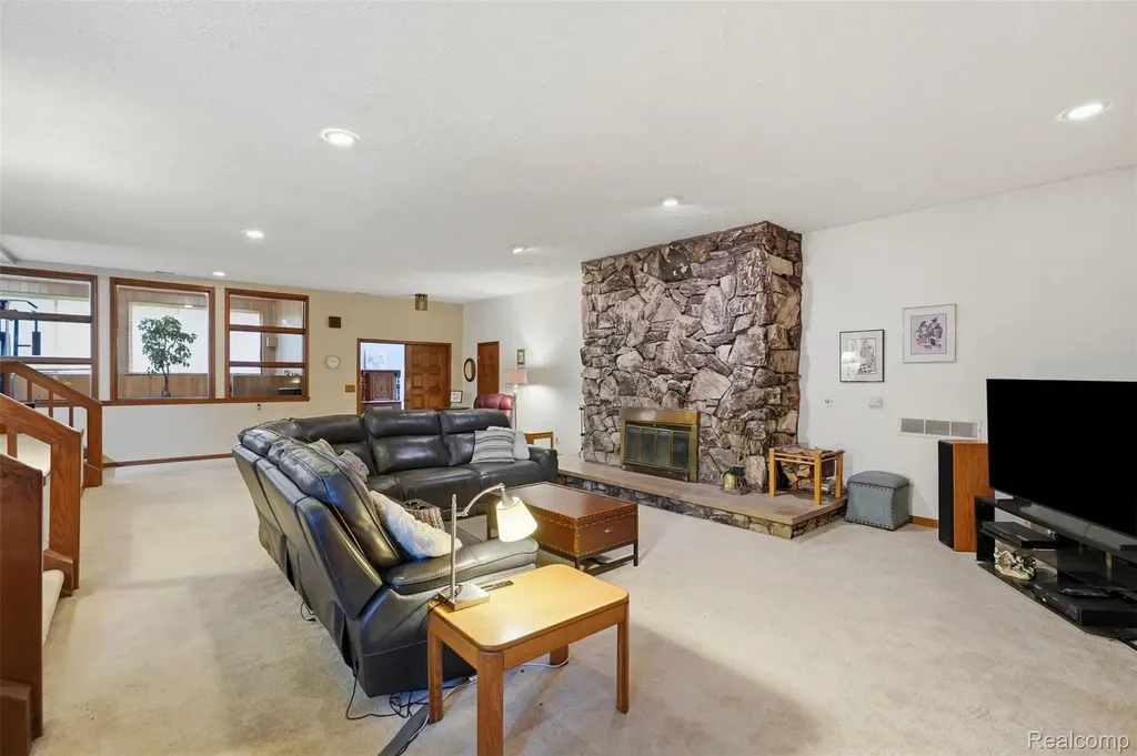 11034 Grand River Road Green Oak Township MI 48116