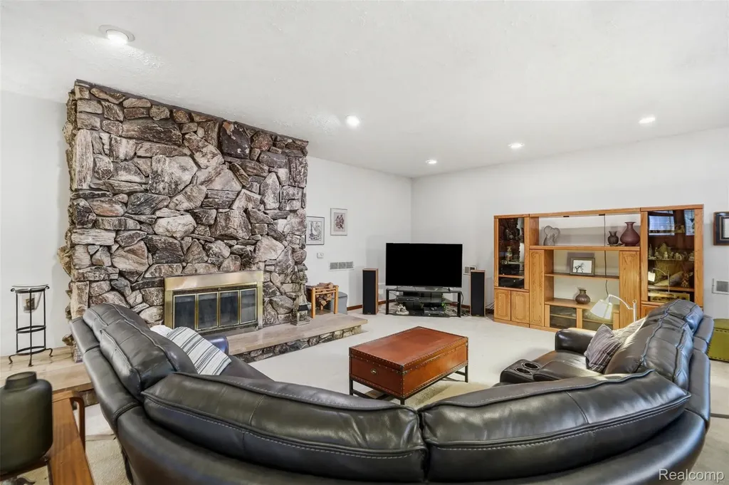 11034 Grand River Road Green Oak Township MI 48116