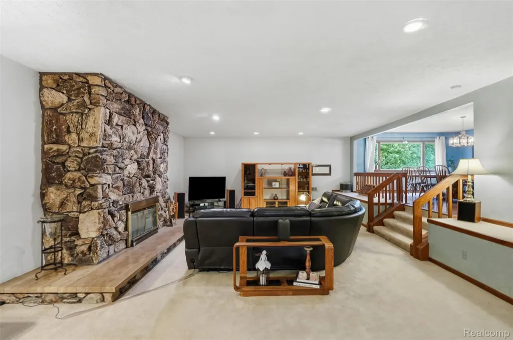 11034 Grand River Road Green Oak Township MI 48116