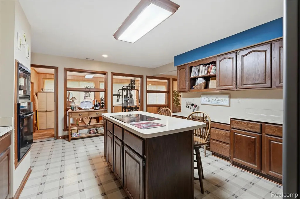 11034 Grand River Road Green Oak Township MI 48116