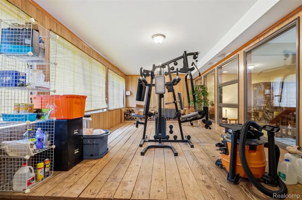 11034 Grand River Road Green Oak Township MI 48116