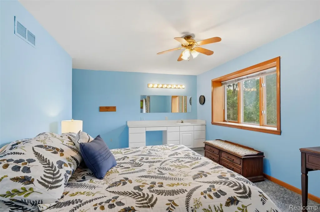 11034 Grand River Road Green Oak Township MI 48116