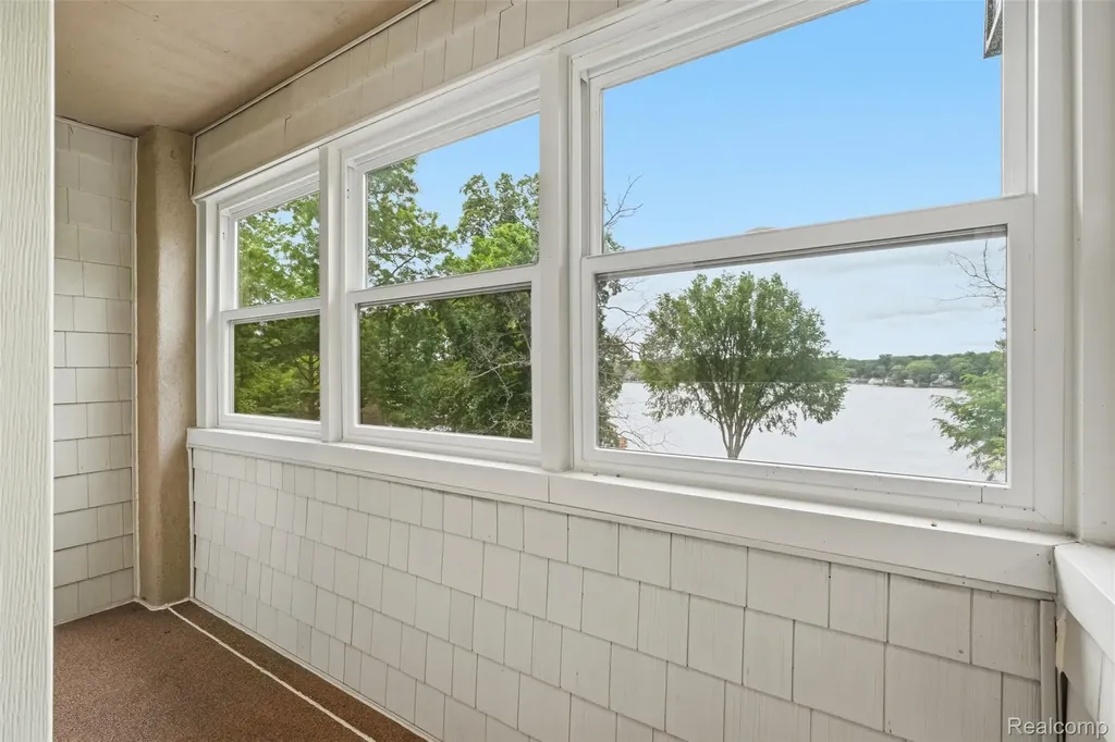 11034 Grand River Road Green Oak Township MI 48116