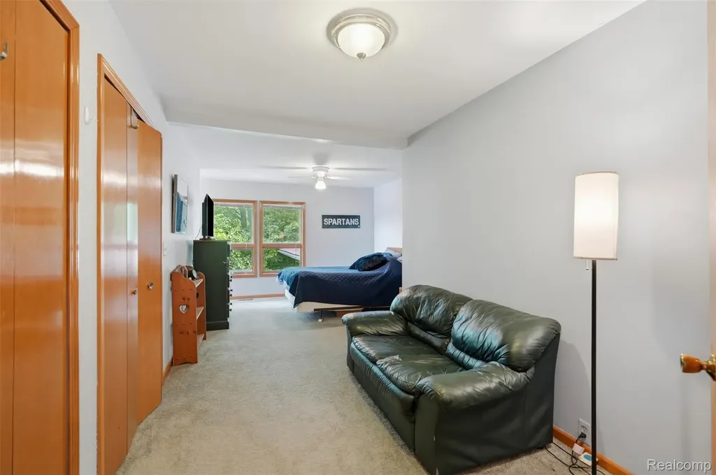 11034 Grand River Road Green Oak Township MI 48116