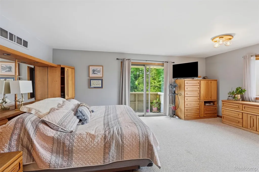11034 Grand River Road Green Oak Township MI 48116