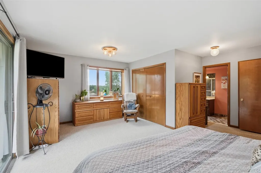 11034 Grand River Road Green Oak Township MI 48116