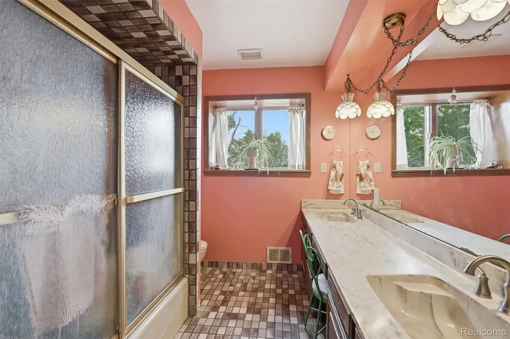 11034 Grand River Road Green Oak Township MI 48116