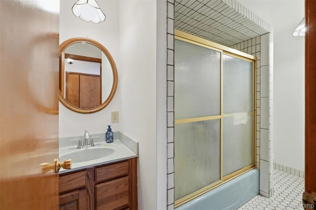 11034 Grand River Road Green Oak Township MI 48116