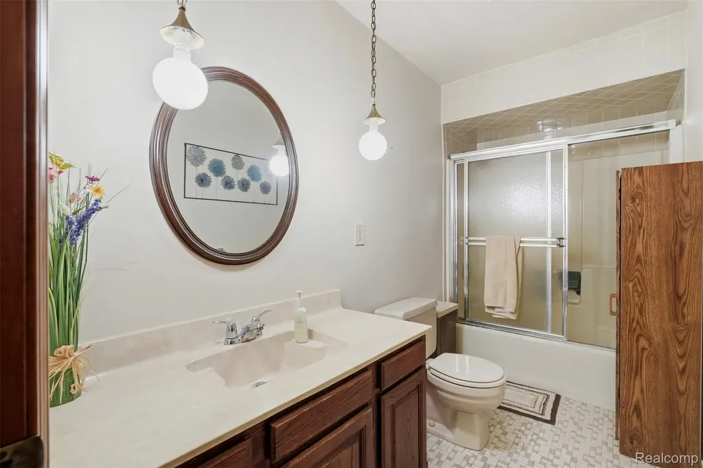 11034 Grand River Road Green Oak Township MI 48116