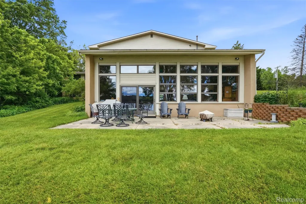 11034 Grand River Road Green Oak Township MI 48116