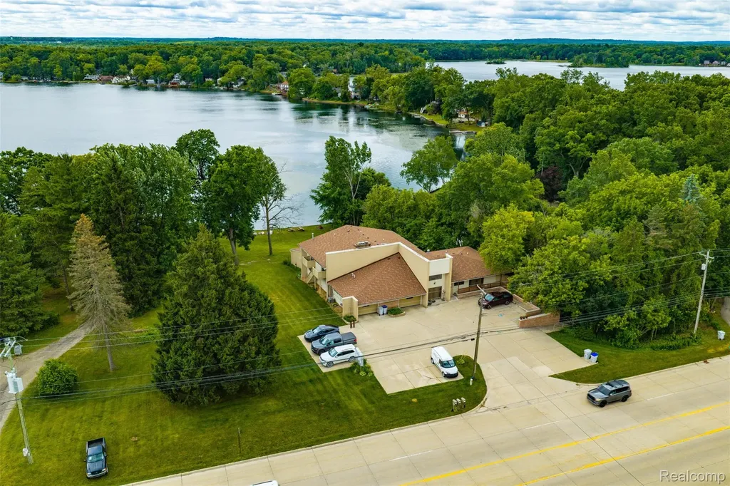 11034 Grand River Road Green Oak Township MI 48116