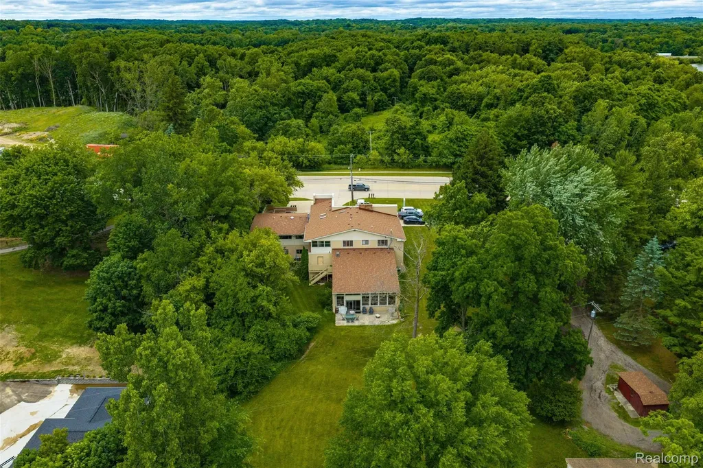 11034 Grand River Road Green Oak Township MI 48116