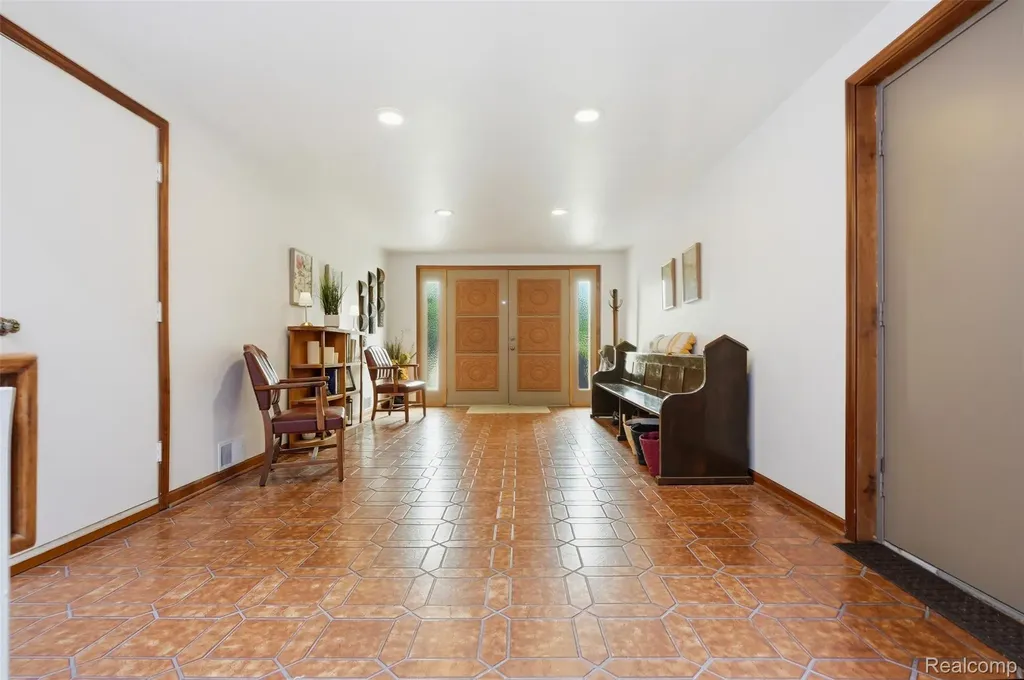 11034 Grand River Road Green Oak Township MI 48116