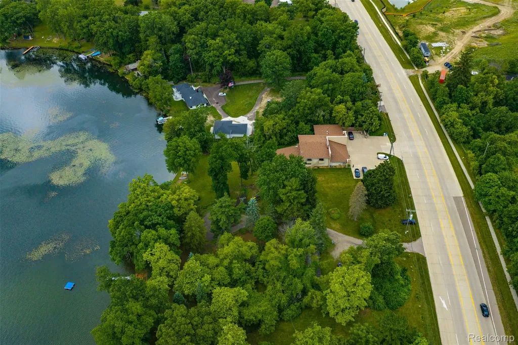 Vl 1 Grand River Avenue Green Oak Township MI 48116