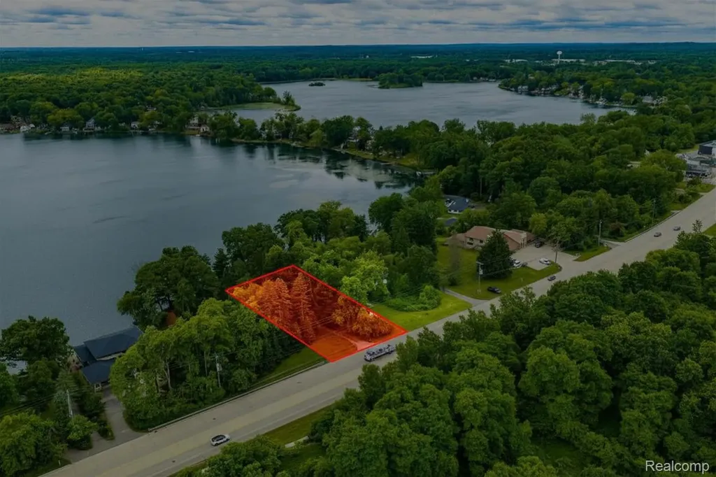 Vl 1 Grand River Avenue Green Oak Township MI 48116