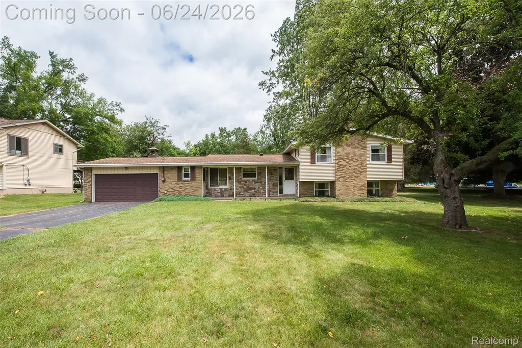 1165 Camelot 1165 Camelot Drive Putnam Township MI 48169