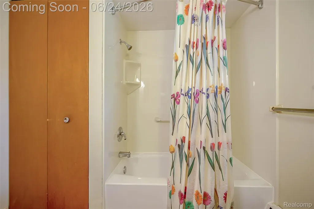 1165 Camelot 1165 Camelot Drive Putnam Township MI 48169