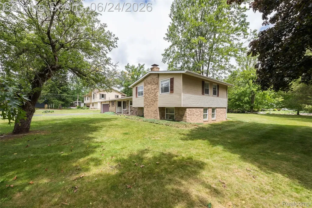 1165 Camelot 1165 Camelot Drive Putnam Township MI 48169