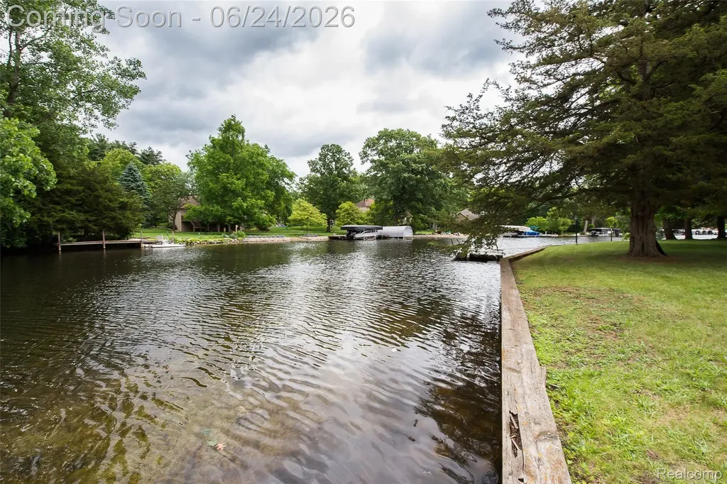 1165 Camelot 1165 Camelot Drive Putnam Township MI 48169