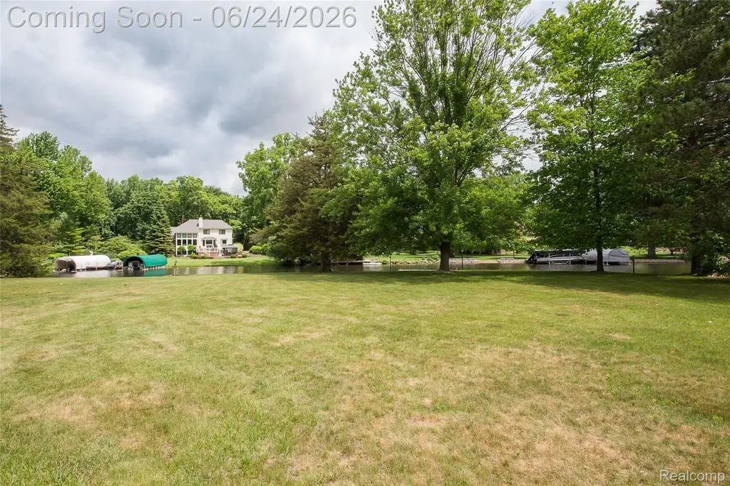 1165 Camelot 1165 Camelot Drive Putnam Township MI 48169