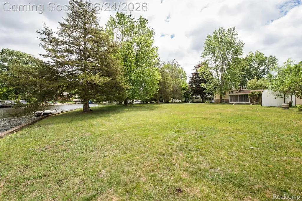 1165 Camelot 1165 Camelot Drive Putnam Township MI 48169