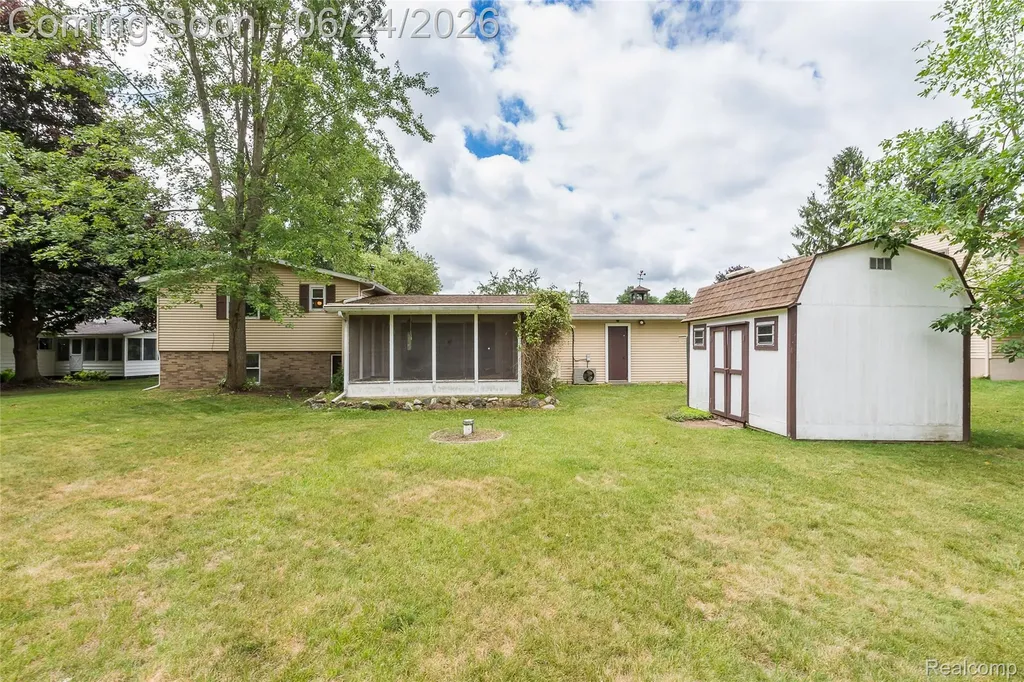 1165 Camelot 1165 Camelot Drive Putnam Township MI 48169