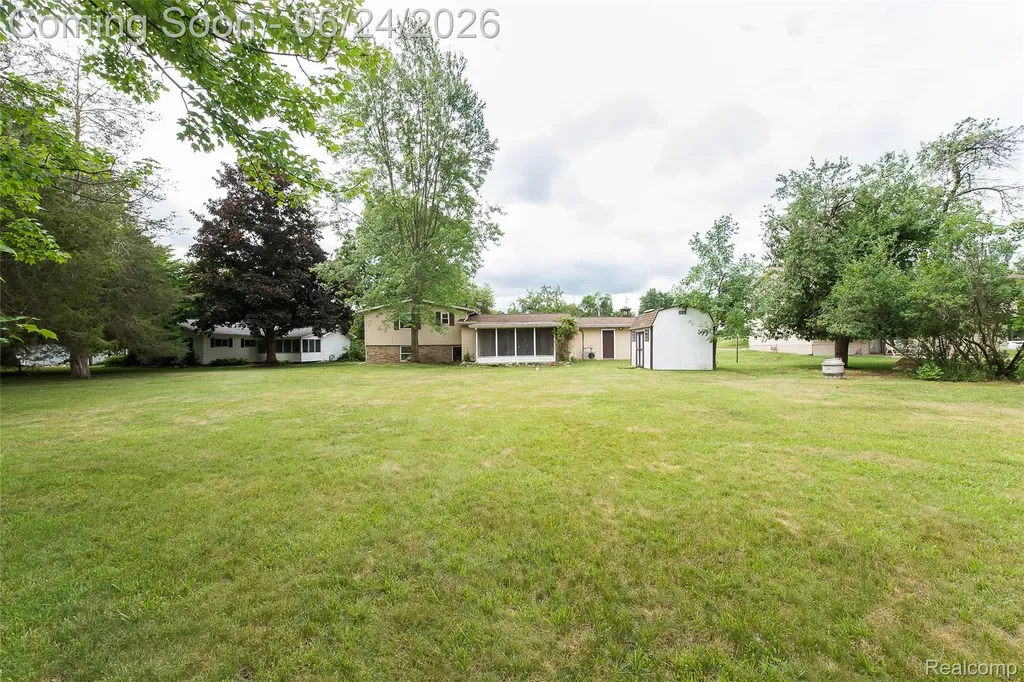 1165 Camelot Drive Putnam Township MI 48169
