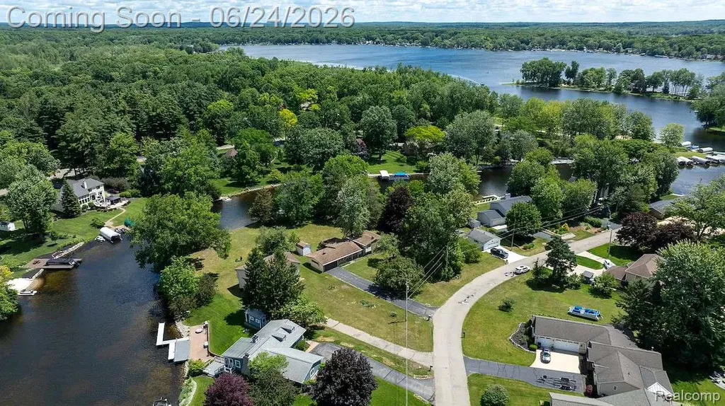 1165 Camelot Drive Putnam Township MI 48169