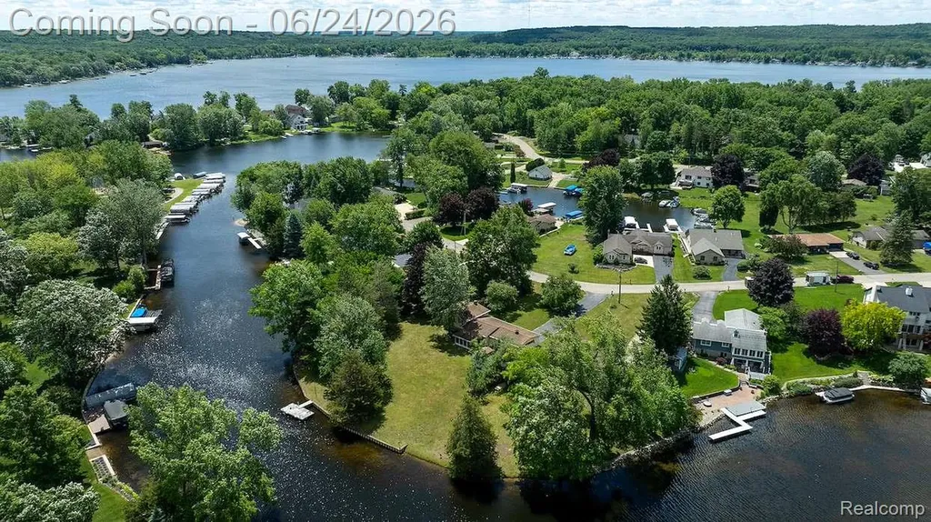1165 Camelot 1165 Camelot Drive Putnam Township MI 48169