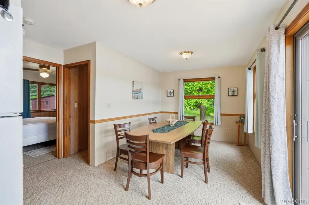 11044 Grand River Avenue Green Oak Township MI 48116