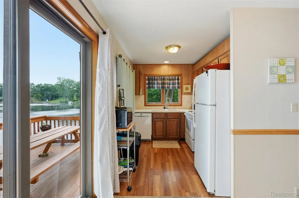 11044 Grand River Avenue Green Oak Township MI 48116