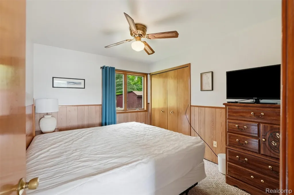 11044 Grand River Avenue Green Oak Township MI 48116