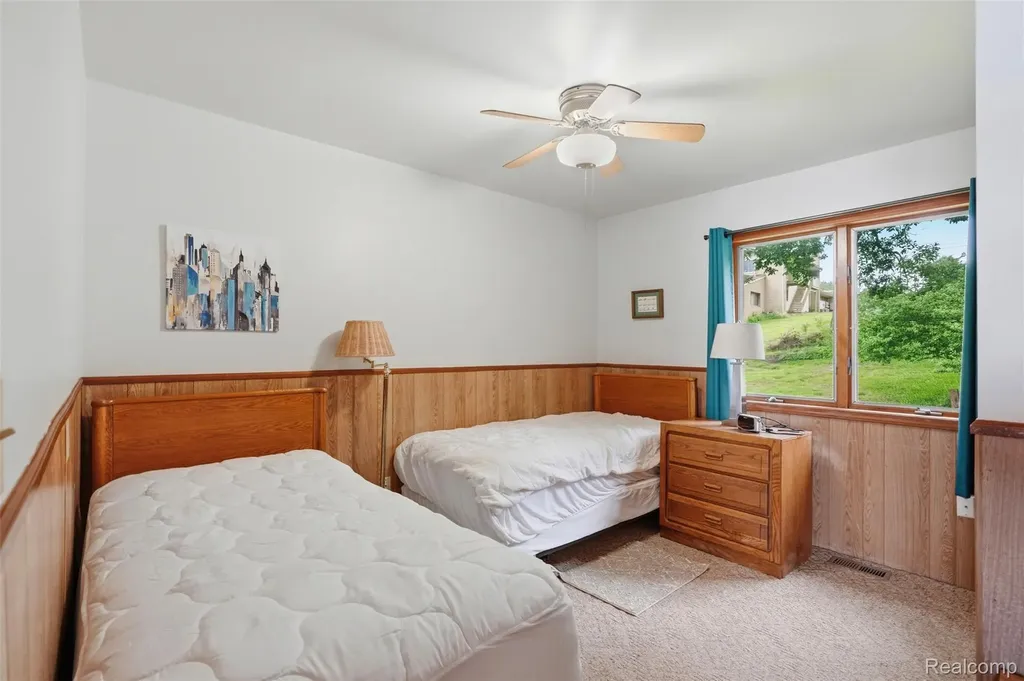 11044 Grand River Avenue Green Oak Township MI 48116