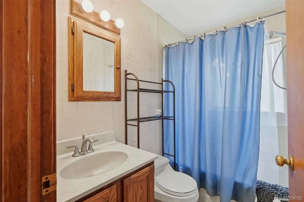 11044 Grand River Avenue Green Oak Township MI 48116