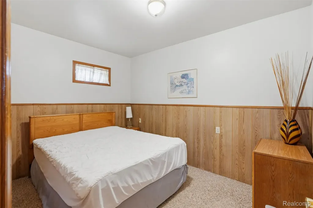 11044 Grand River Avenue Green Oak Township MI 48116