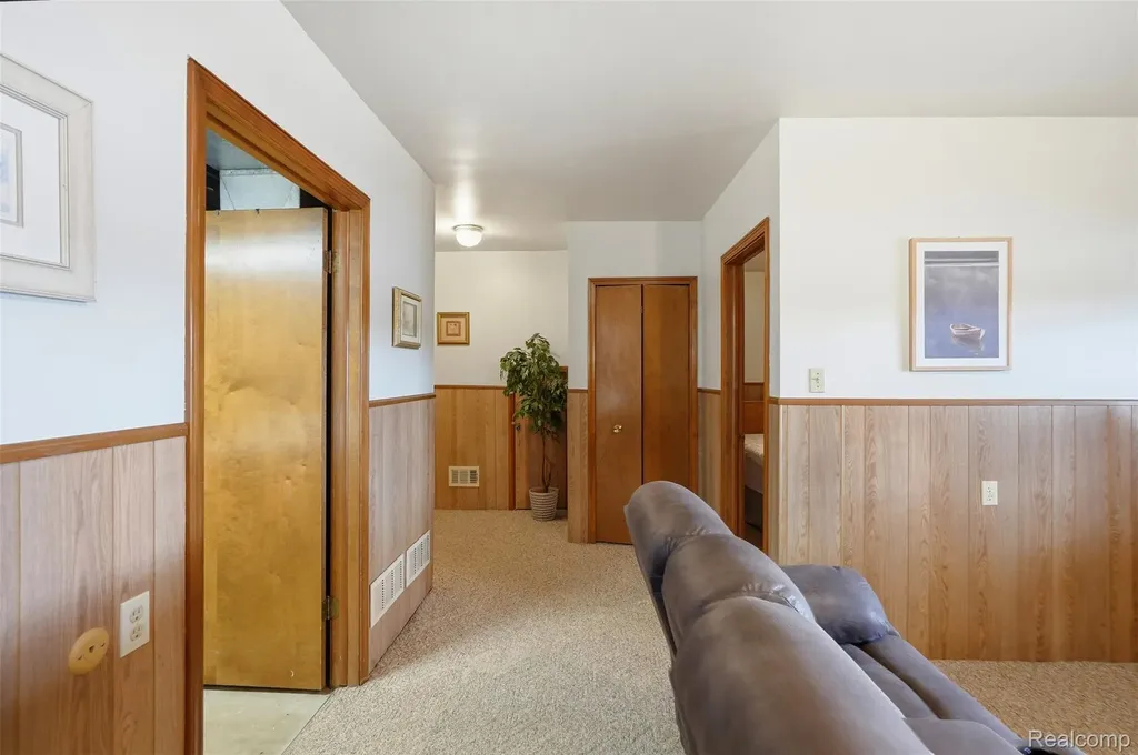 11044 Grand River Avenue Green Oak Township MI 48116