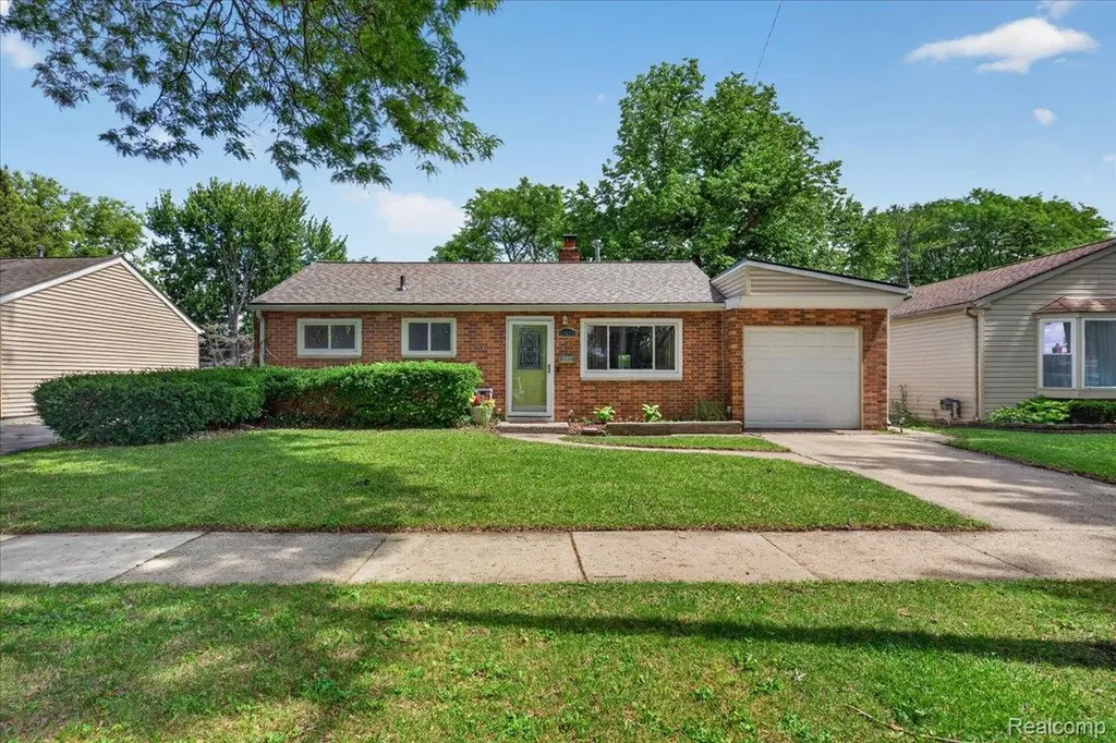 22611 Detour Street St. Clair Shores City MI 48082