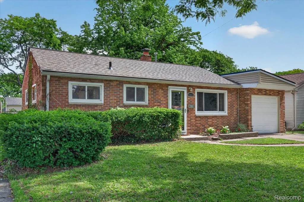 22611 Detour Street St. Clair Shores City MI 48082