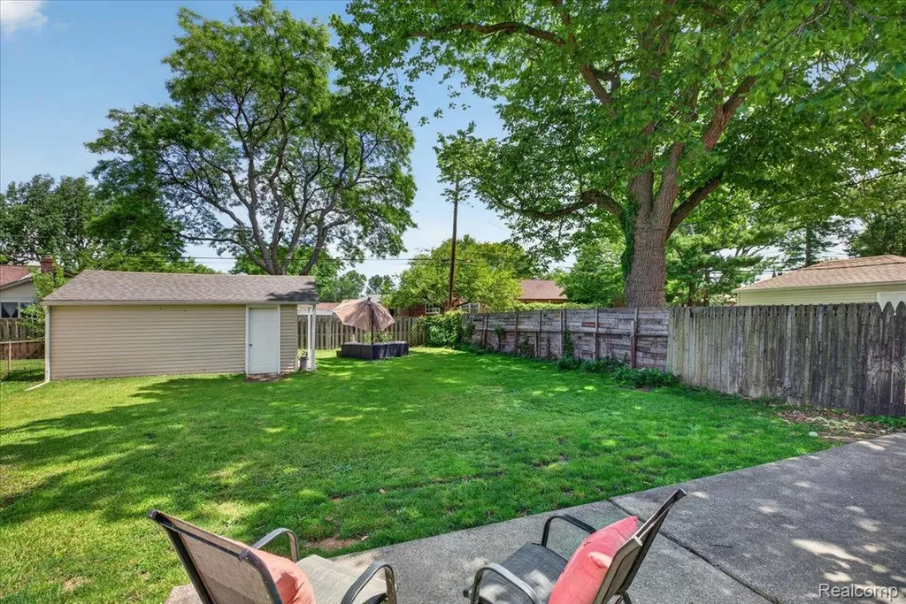 22611 Detour Street St. Clair Shores City MI 48082