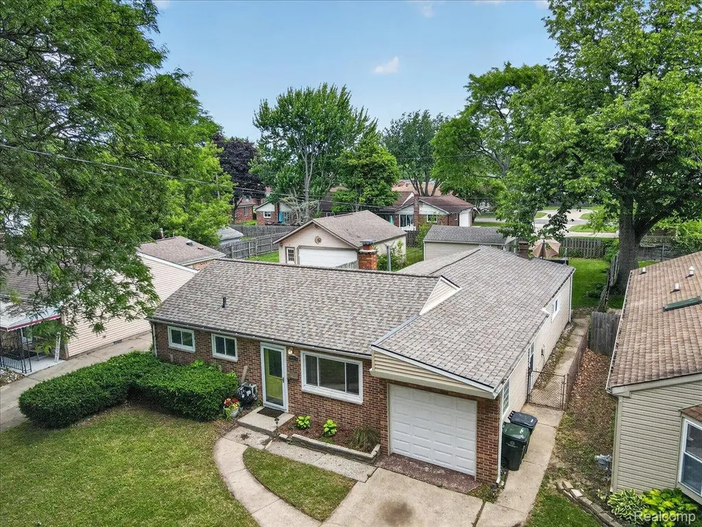 22611 Detour Street St. Clair Shores City MI 48082