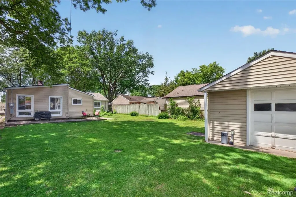 22611 Detour Street St. Clair Shores City MI 48082