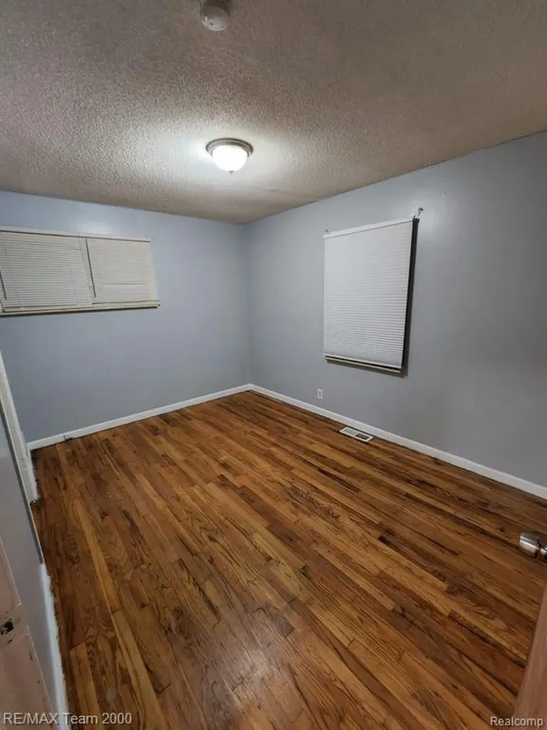 734 Cleophus Parkway Lincoln Park City MI 48146