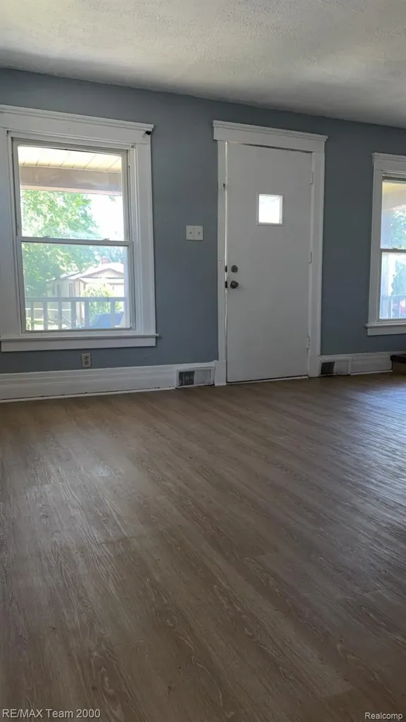 734 Cleophus Parkway Lincoln Park City MI 48146