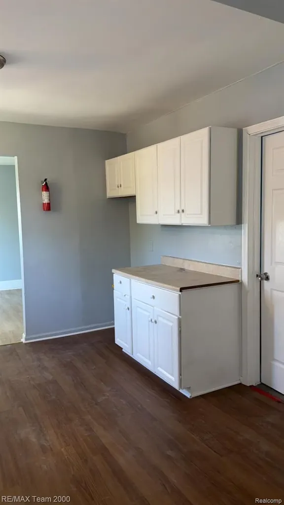 734 Cleophus Parkway Lincoln Park City MI 48146