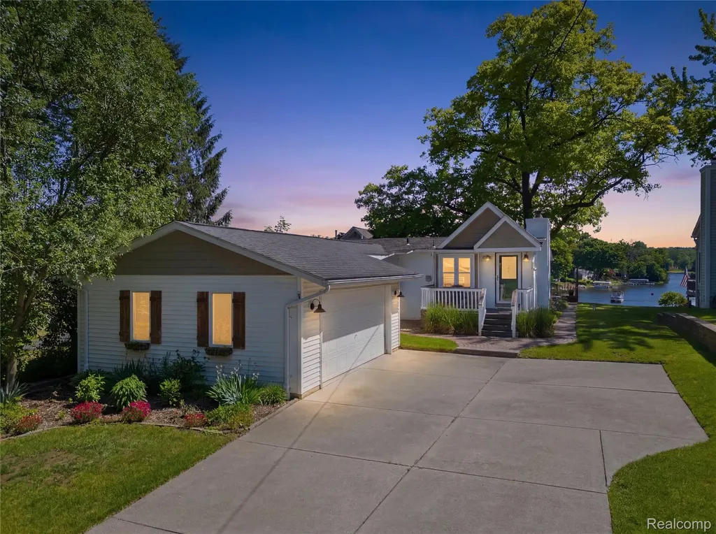 10470 King Road Springfield Charter Township MI 48350
