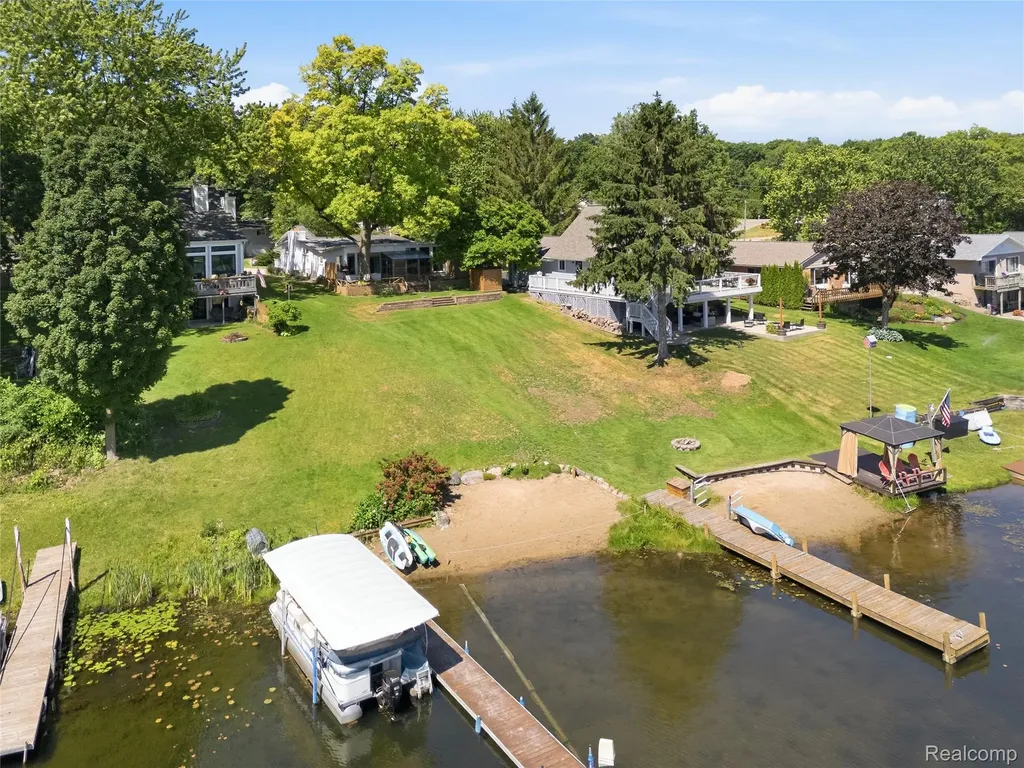 10470 King Road Springfield Charter Township MI 48350