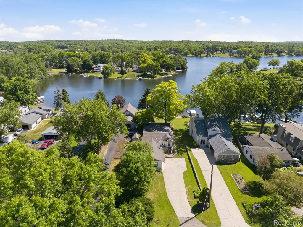 10470 King Road Springfield Charter Township MI 48350