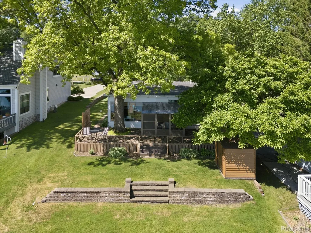 10470 King Road Springfield Charter Township MI 48350